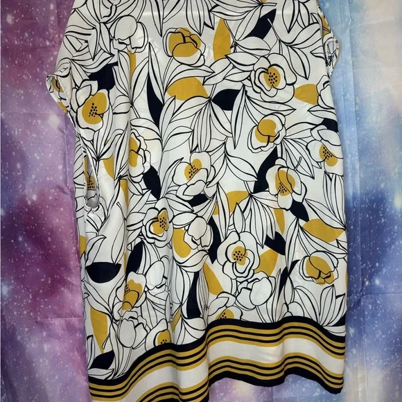 Bar 3 floral blouse 🛍 - Picture 3 of 3